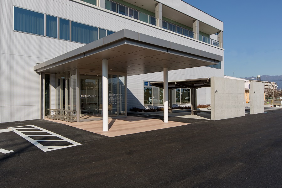 正面エントランス